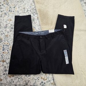Old Navy Athletic Taper Built-In Flex Blackjack Black Men 40 x 32